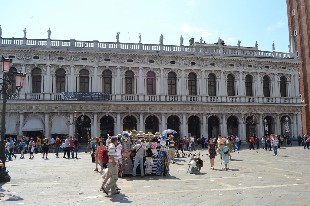 DSC_0137_barokke noordzijde van het San Marco plein_Bibliotheek Marciana.JPG